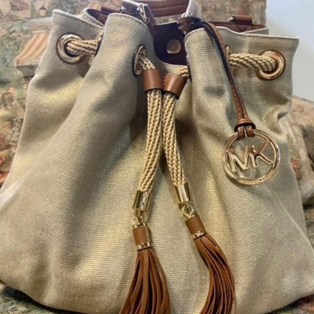 Michael Kors Bucket Bag